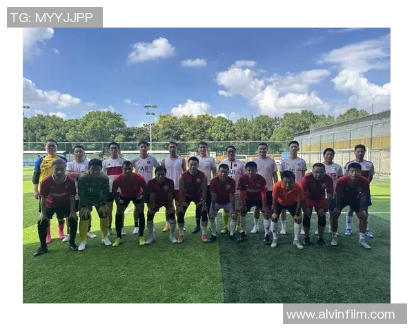 上海足球队团队协作深度解析与其他球队的对比研究 上海足球队团队协作深度解析与其他球队的对比研究